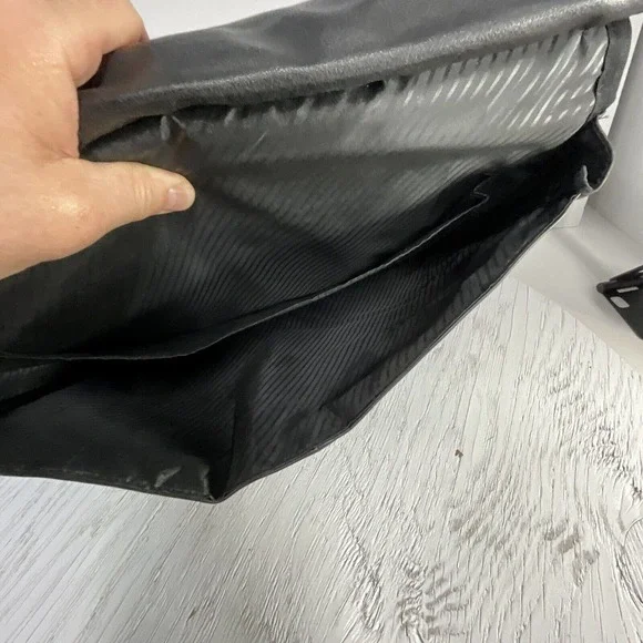 Black Leather Messenger Bag Magnetic Snap Button Close Shoulder Strap - Picture 4 of 16